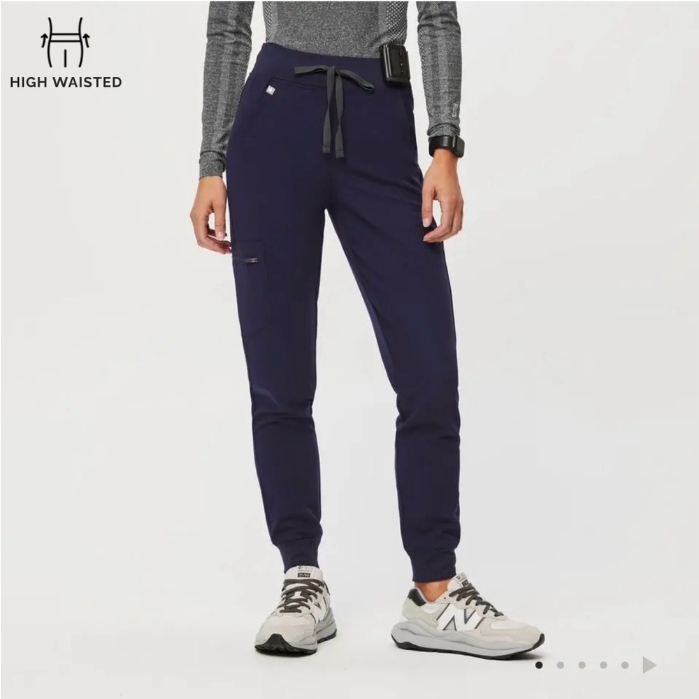 Figs scrub highwaisted jogger pants.